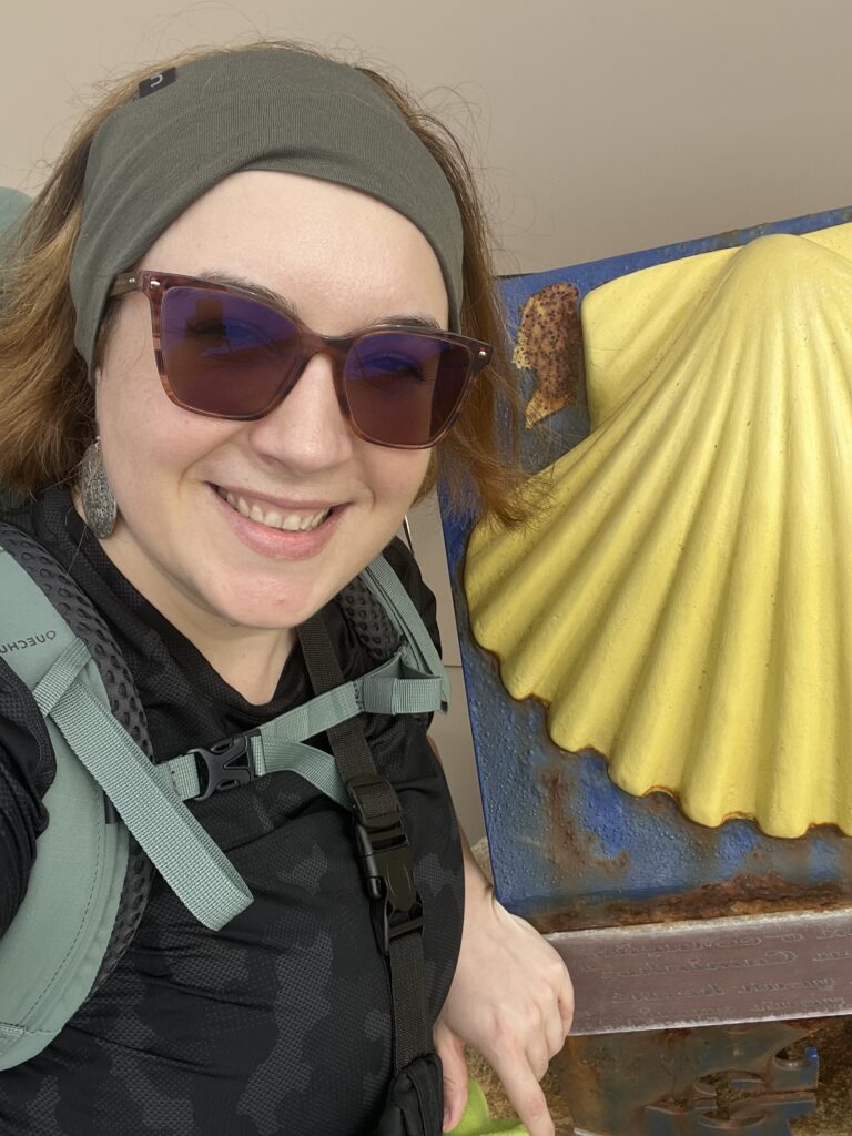 Femeie pe Camino în Ziua 2 pe Camino Portughez de Coastă: Porto – Vila do Conde