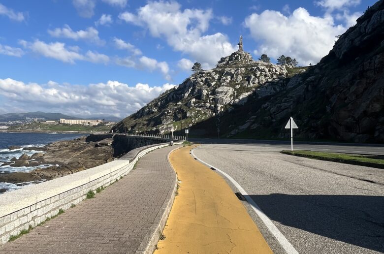 Poza Camino Portughez de coastă spre Baiona, femeie pe camino