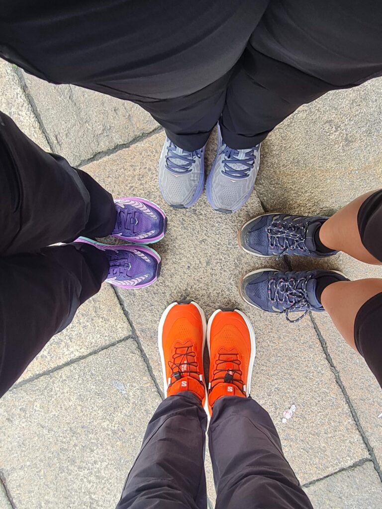 Poza cu încălțămintea de pe Camino Portughez 2025 - final de experienta in Santiago de Compostela